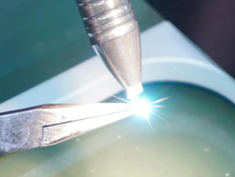 プラズマ溶接の様子
